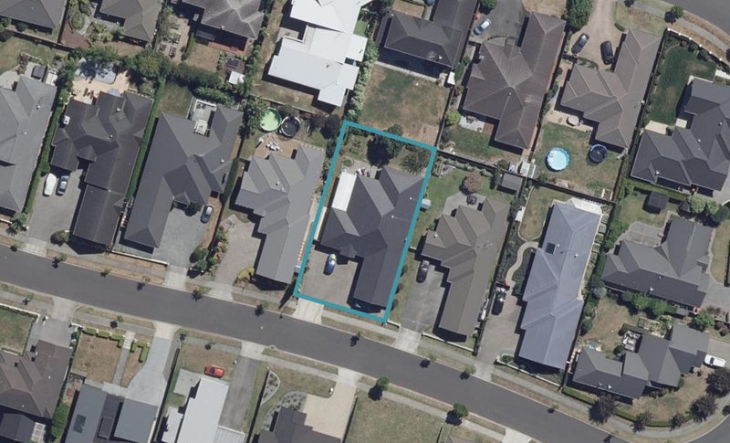 12 Langdale Court, Huntington, Hamilton - Carousel 1