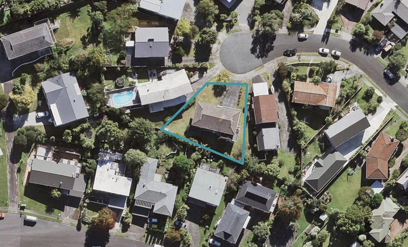 16 Ensign Place, Hillcrest, Auckland - Carousel 1