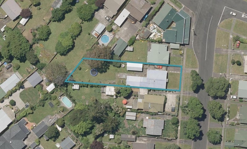 11 Poutini Street, Whanganui East, Whanganui - Carousel 1