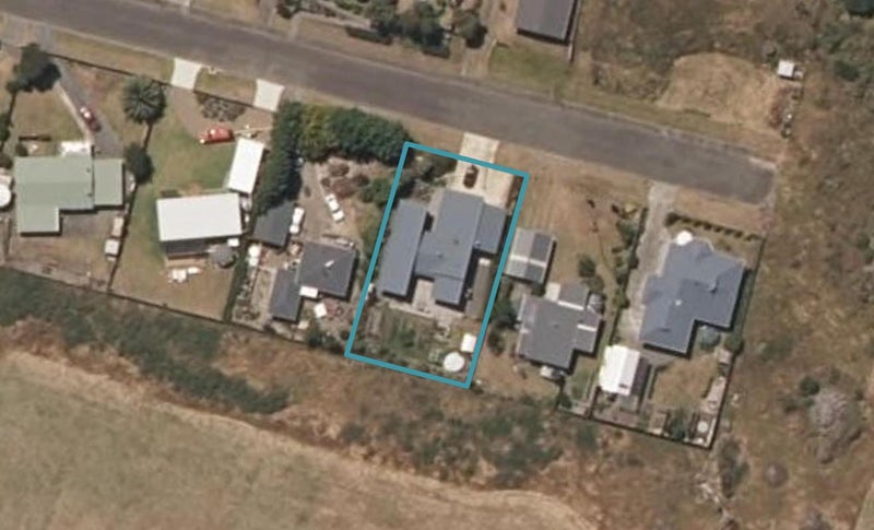 15 Ramona Avenue, Waitarere Beach, Levin - Carousel 1
