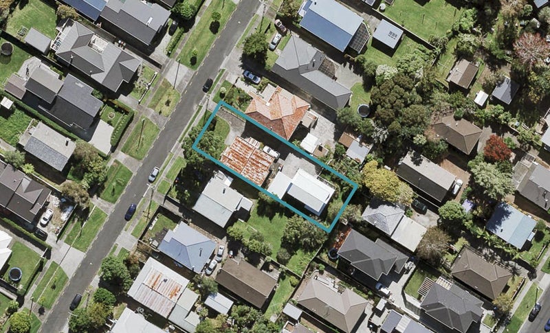 90 Fowlds Avenue, Sandringham, Auckland - Carousel 1