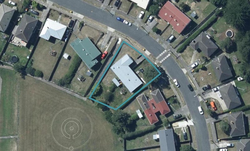 16 Miranda Street, Cannons Creek, Porirua - Carousel 1