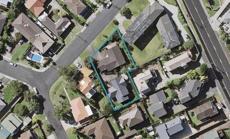 2/4 Argyle Terrace, Milford, Auckland - Carousel 1
