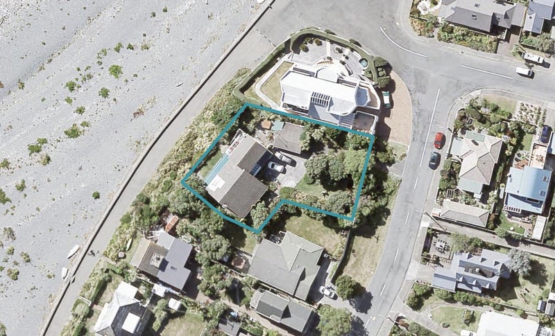 6 Pukatea Street, Eastbourne, Lower Hutt - Carousel 1
