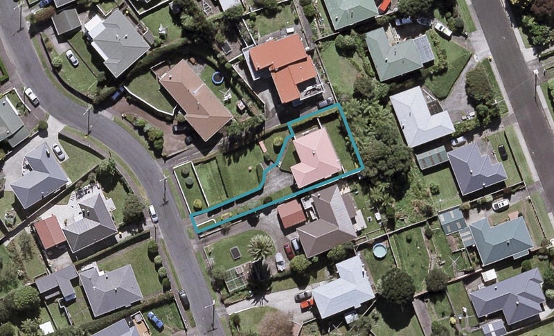 15 Stuart Place, Blagdon, New Plymouth - Carousel 1
