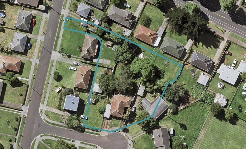 8 Parata Street, Point England, Auckland - Carousel 1