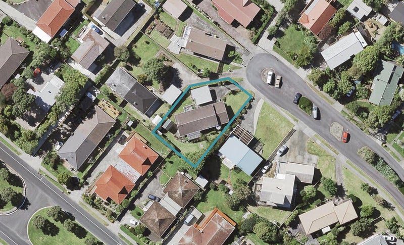 12 Kingussie Place, Highland Park, Auckland - Carousel 1