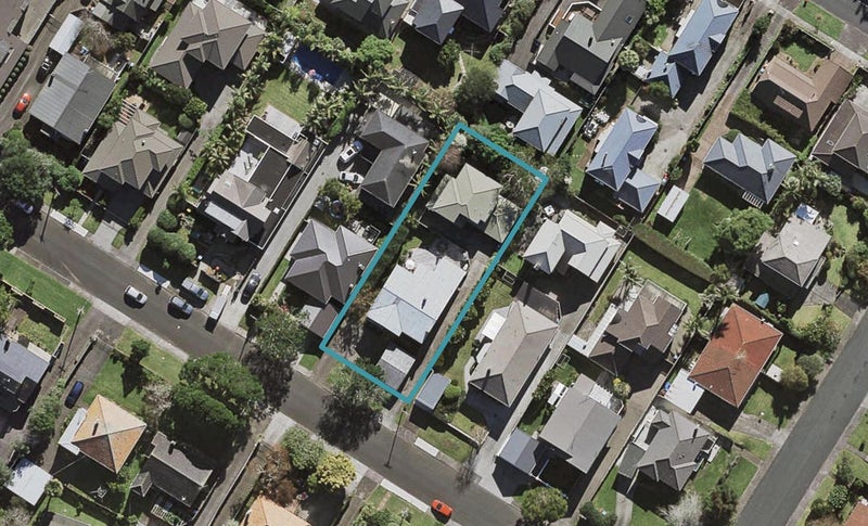 18A Kowhatu Road, One Tree Hill, Auckland - Carousel 1
