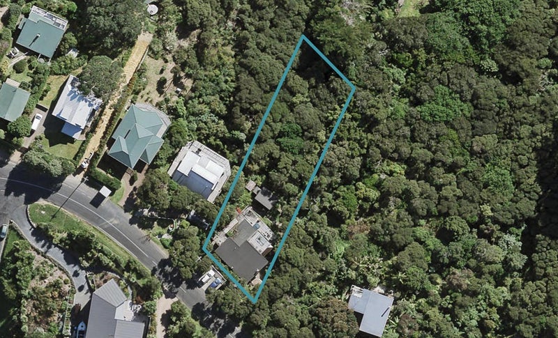 75 Queens Drive, Oneroa, Waiheke Island - Carousel 1