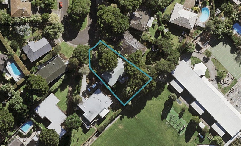 16 Tudward Glade, Hillcrest, Auckland - Carousel 1
