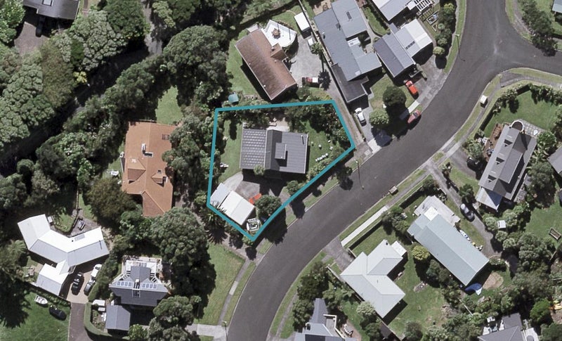 14 Russell Drive, Oakura, Oakura - Carousel 1