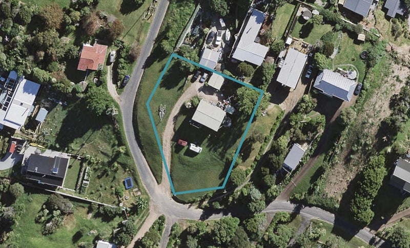 13 Fisher Street, Surfdale, Waiheke Island - Carousel 1