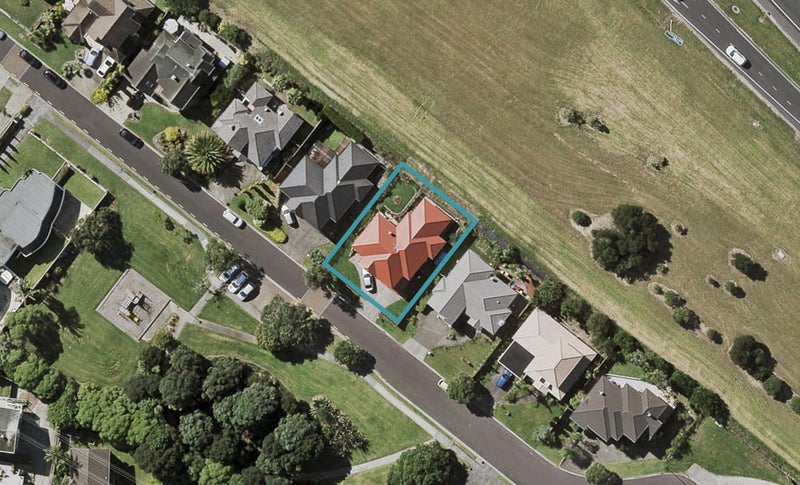 24 Highgrove Lane, Totara Vale, Auckland - Carousel 1