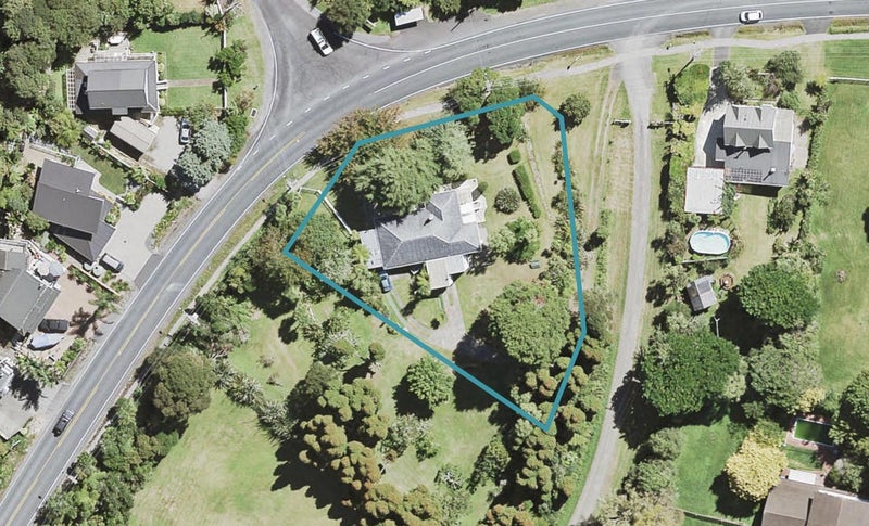1188 Scenic Drive North, Swanson, Auckland - Carousel 1