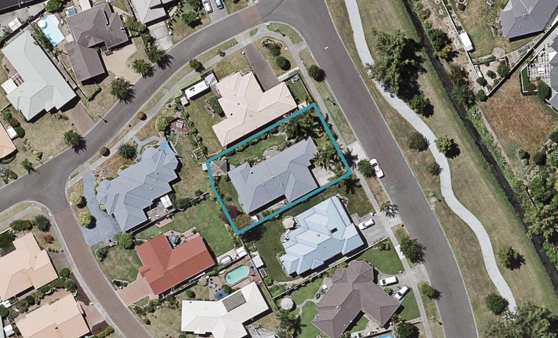 15 Kensington Drive, Taradale, Napier - Carousel 1