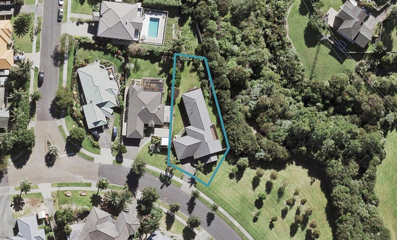 9 Te Wharau Drive, Greenhithe, Auckland - Carousel 1