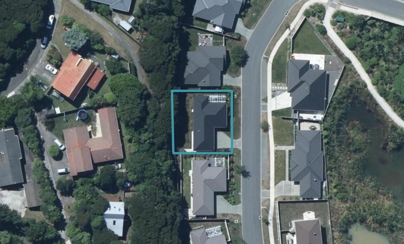 5 Banks Boulevard, Whitby, Porirua - Carousel 1