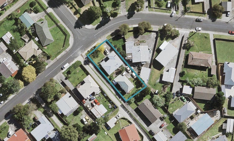 1/52 Harrington Road, Henderson, Auckland - Carousel 1