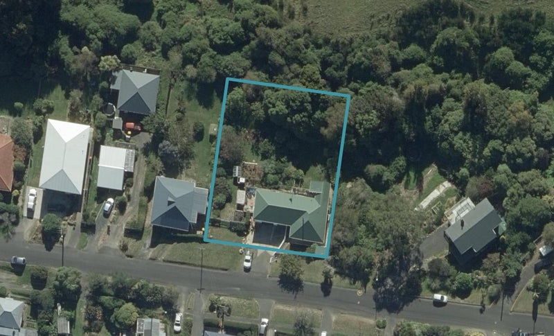 15 Gorman Street, Macandrew Bay, Dunedin - Carousel 1