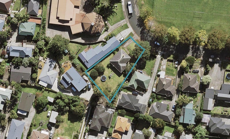 12 Greenslade Crescent, Northcote, Auckland - Carousel 1