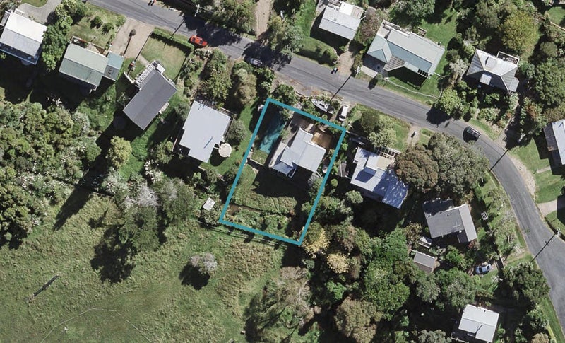 39 Tahatai Road, Oneroa, Waiheke Island - Carousel 1
