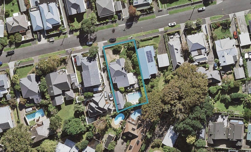 12 Vincent Road, Northcote Point, Auckland - Carousel 1