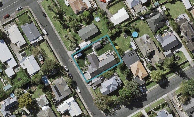 2 Guiniven Avenue, Bayswater, Auckland - Carousel 1