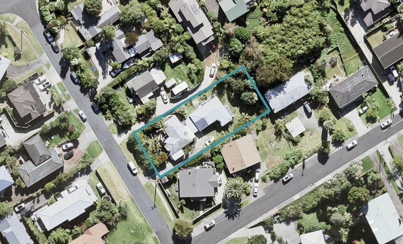 2/3 Tipau Street, Torbay, Auckland - Carousel 1