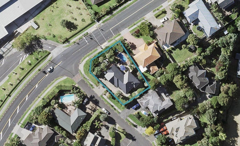 2 Ramoana Mews, Shelly Park, Auckland - Carousel 1