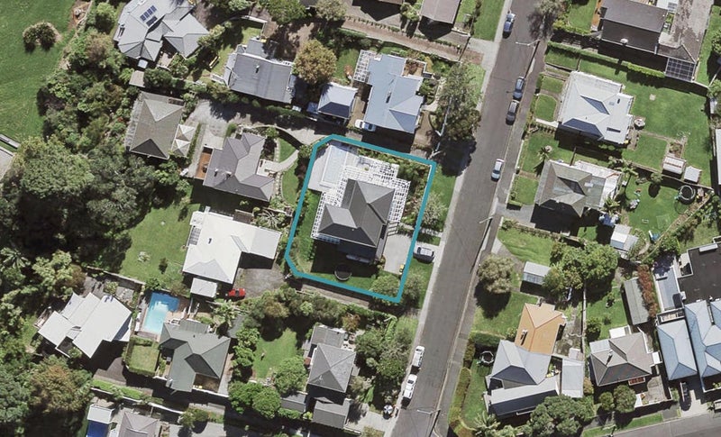 60 Clarence Road, Northcote Point, Auckland - Carousel 1