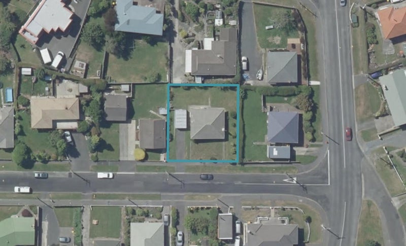 3 Waldron Crescent, Green Island, Dunedin - Carousel 1