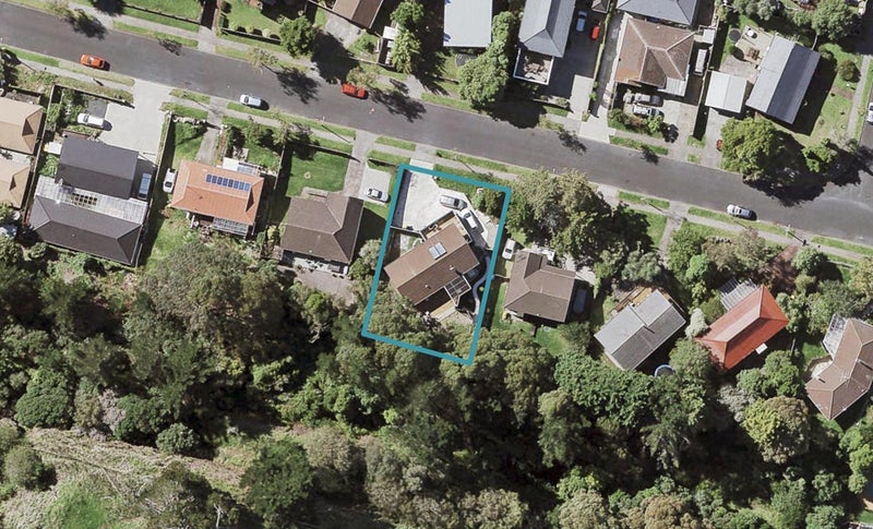 48 Glennandrew Drive, Half Moon Bay, Auckland - Carousel 1