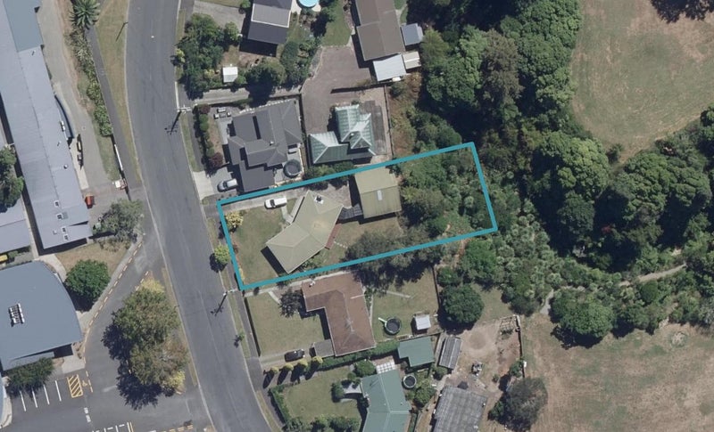 27 Berkley Avenue, Hillcrest, Hamilton - Carousel 1