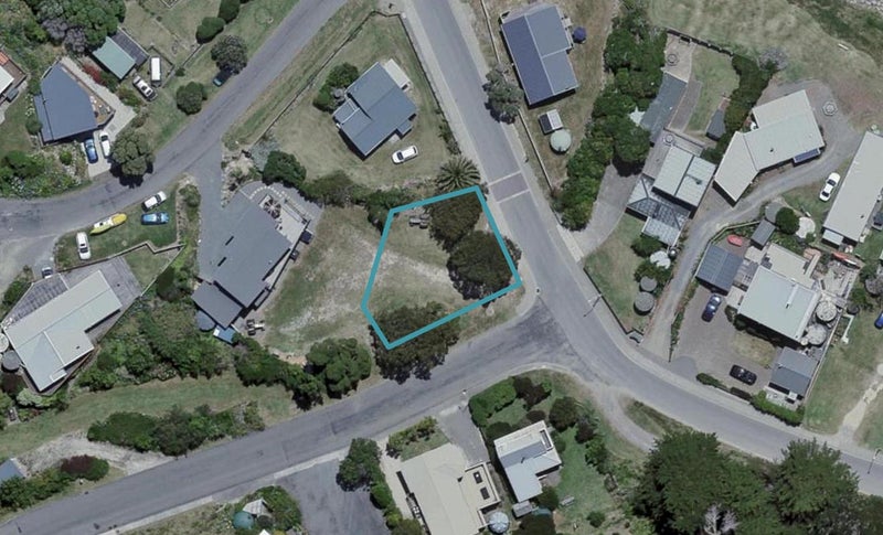 108 Jetty Road, Castlepoint - Carousel 1