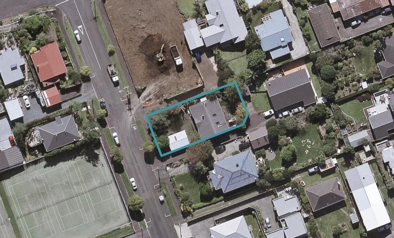 5 Chilman Street, Strandon, New Plymouth - Carousel 1