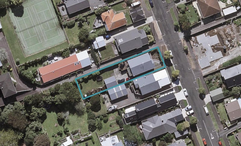16 Chilman Street, Strandon, New Plymouth - Carousel 1