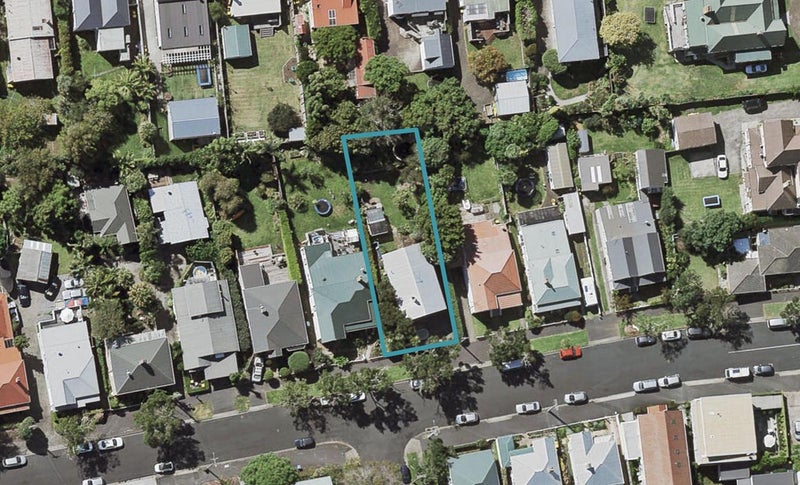 8 Hastings Parade, Devonport, Auckland - Carousel 1