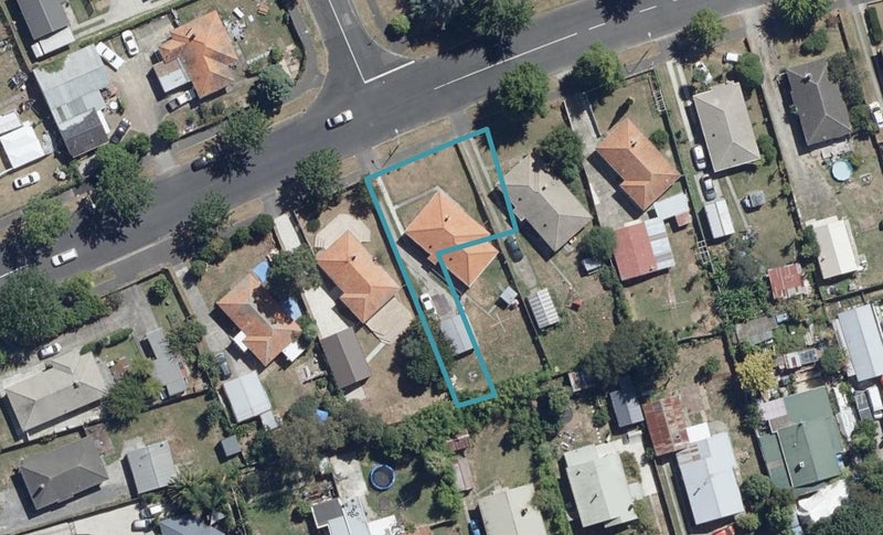 1/18 Holland Road, Fairfield, Hamilton - Carousel 1