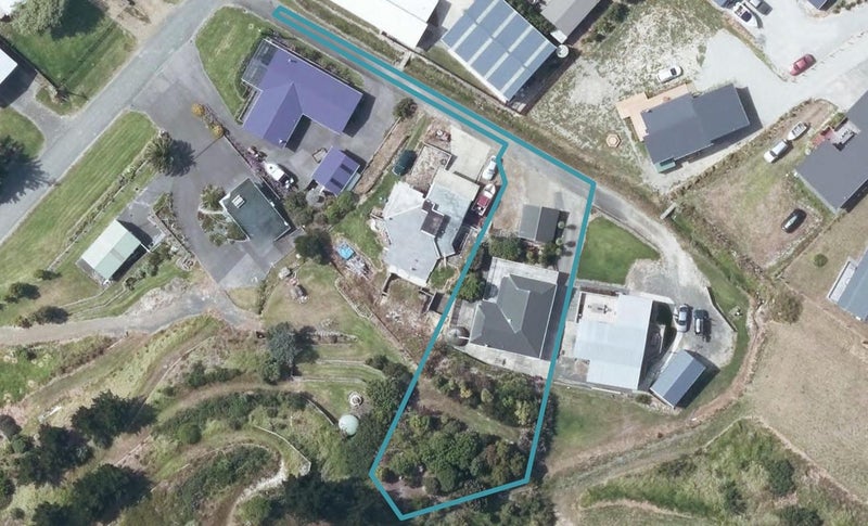 27 Lochiel Street, Māhia - Carousel 1