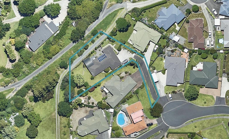15 Burnt Oak Drive, Pyes Pa, Tauranga - Carousel 1