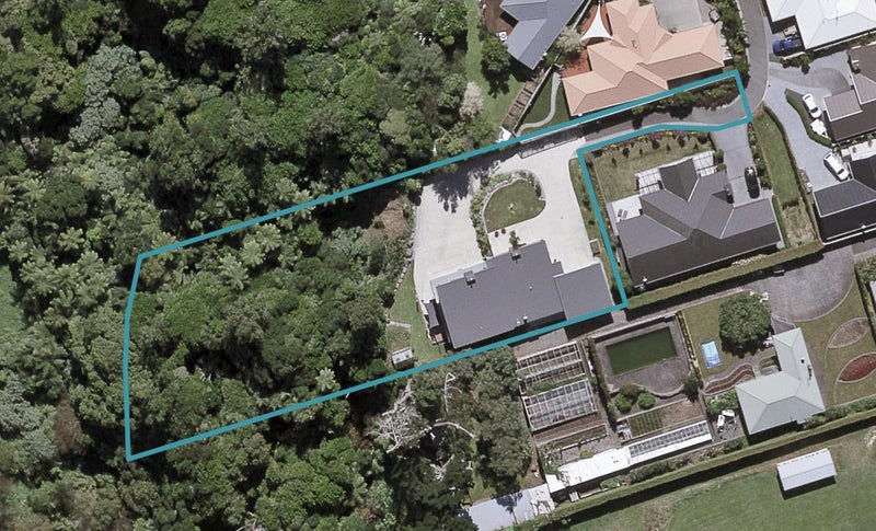 7C Royal Heights, Glen Avon, New Plymouth - Carousel 1