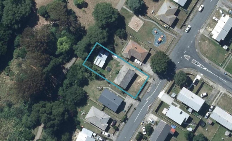 39 Waihemo Street, Waitangirua, Porirua - Carousel 1