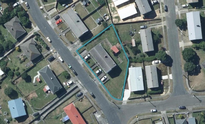 73 Hereford Street, Cannons Creek, Porirua - Carousel 1
