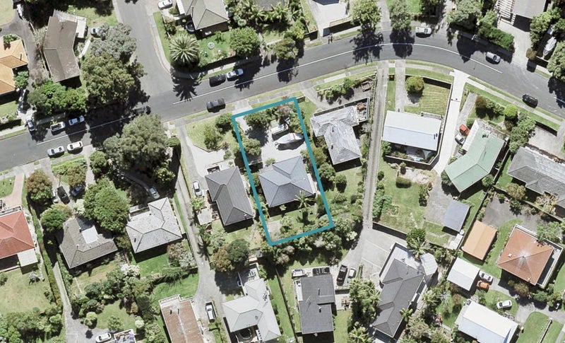 11 Weatherly Road, Torbay, Auckland - Carousel 1