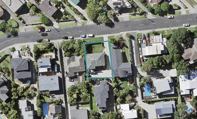 17 Castor Bay Road, Castor Bay, Auckland - Carousel 1