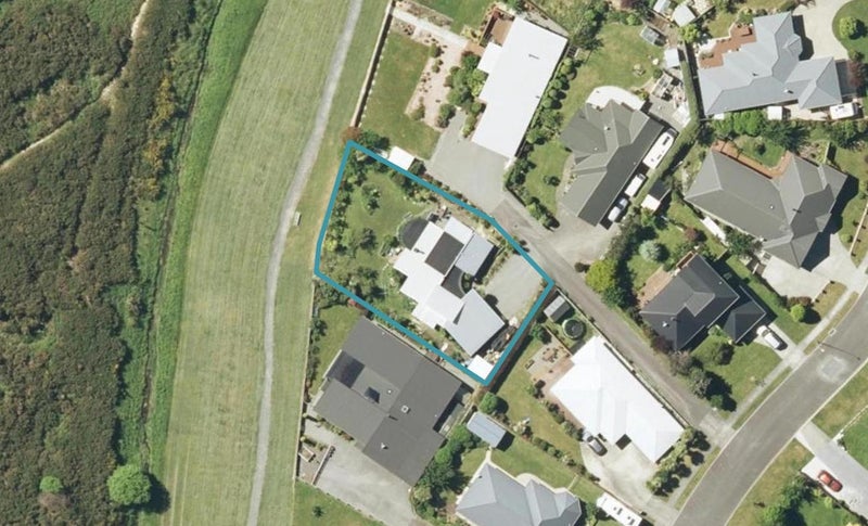 15 Glentui Place, Waikawa, Picton - Carousel 1
