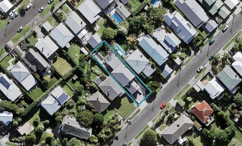 15 Westmere Crescent, Westmere, Auckland - Carousel 1