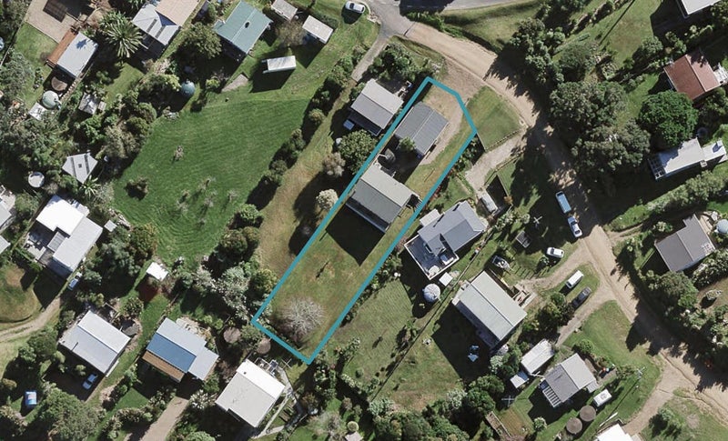 14 Nelson Avenue, Surfdale, Waiheke Island - Carousel 1