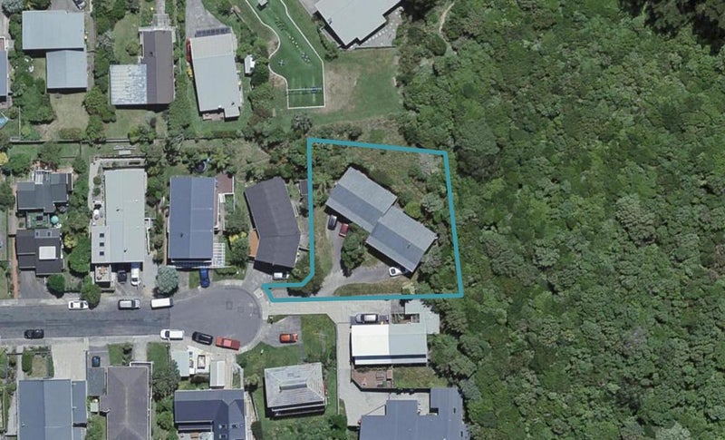 13A Middlesex Place, Northland, Wellington - Carousel 1