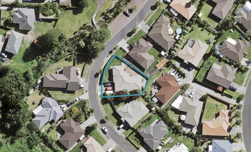 10 Ferngrove Avenue, Ranui, Auckland - Carousel 1